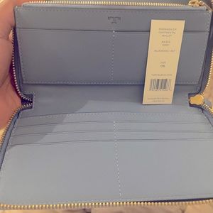 Light blue Tory Burch Robinson Wallet! Super cute, spacious and classy!